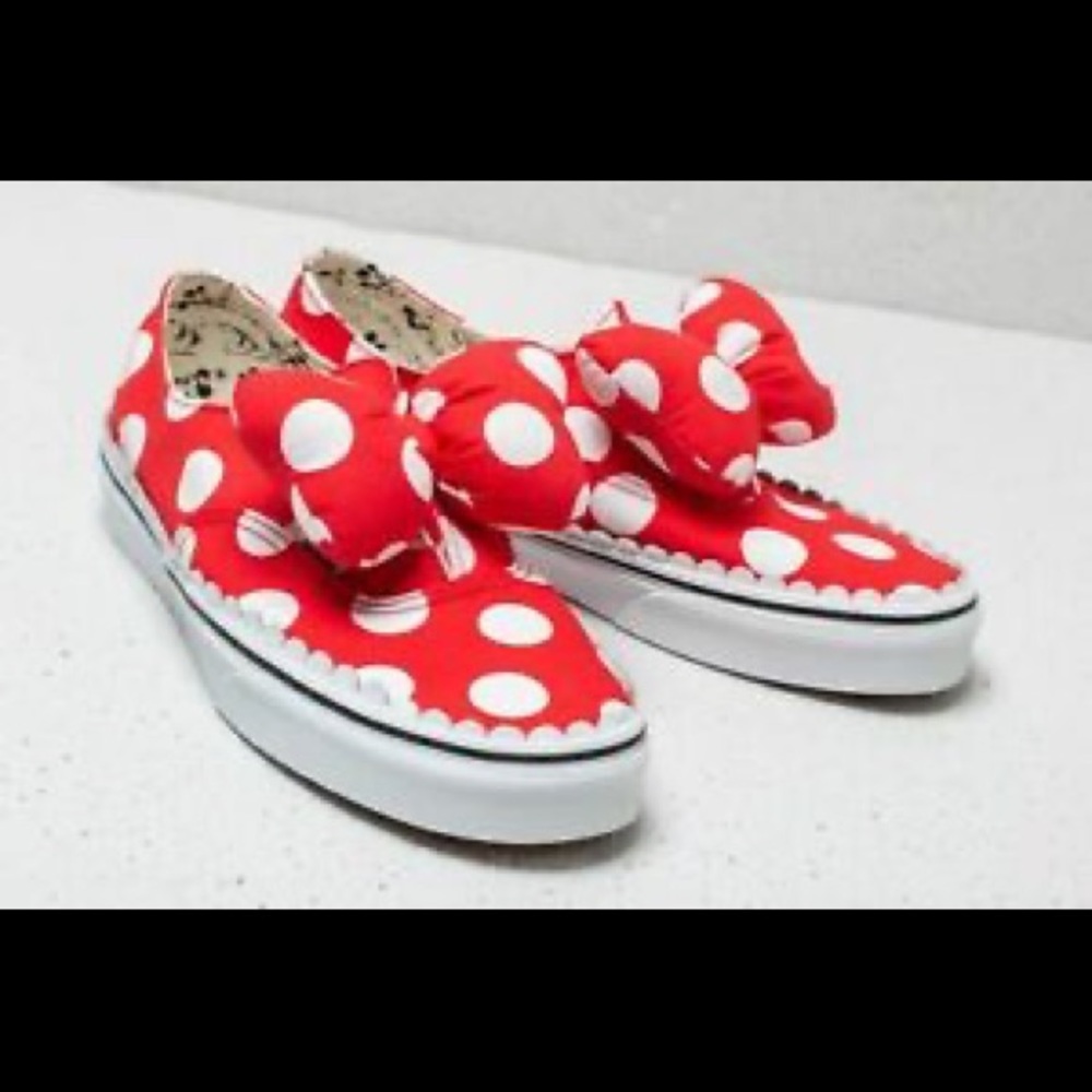DISNEY COLLECTOR ITEM/ Minnie Bow Van 8.5 womens